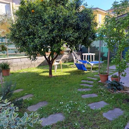 Bilocale Climatizzato A 850M Dalla Spiaggia Casa Katia Marina di Massa Luaran gambar